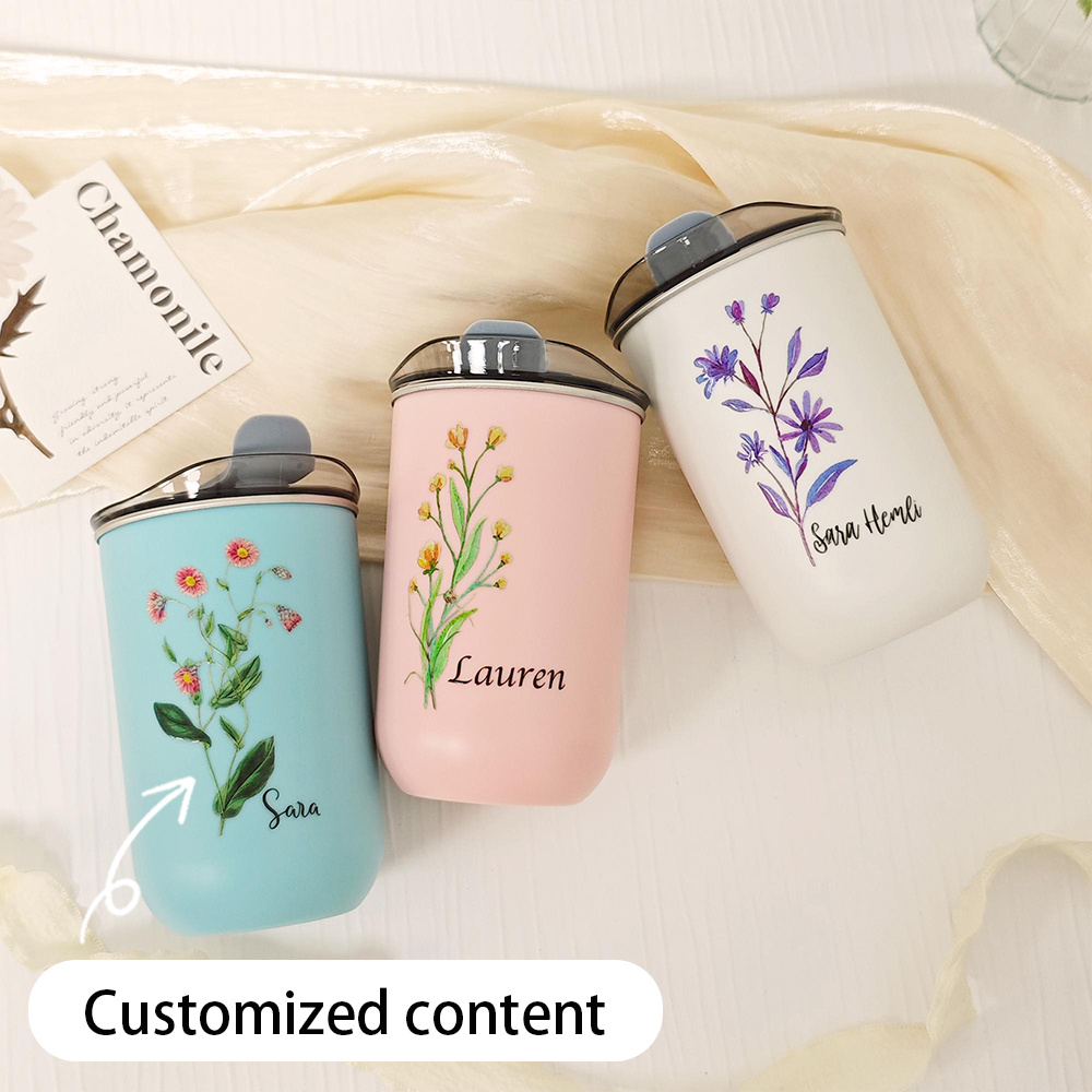 Coffee Equipment Names - Personalisierter Edelstahl-Becher mit Geburtsblume und Klappdeckel,